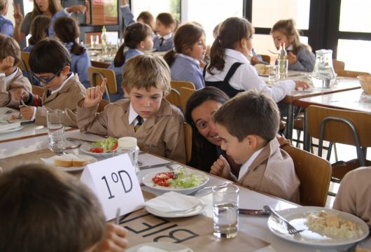 Almuerzo alumnos 1° Básico