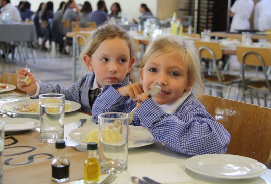 Almuerzo alumnos 1° Básico