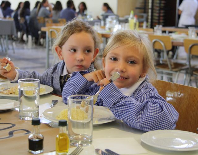 Almuerzo alumnos 1° Básico