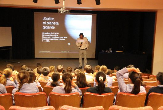 Charla astrónomo Dante Minniti